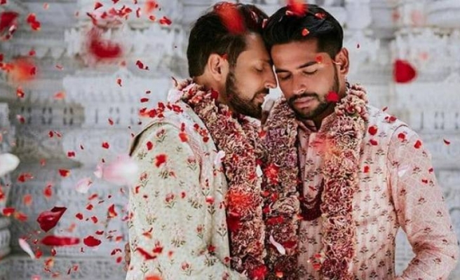 Hintli Eşcinsel Çiftin Düğün Fotoğrafları Sosyal Medyada Olay Oldu! 1
